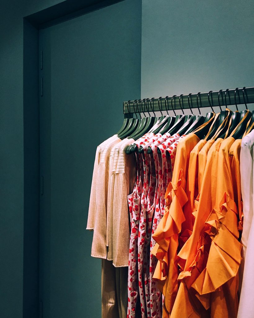 Kledingkast minimaliseren | capsule wardrobe | kleding ontspullen | Tidy Minds